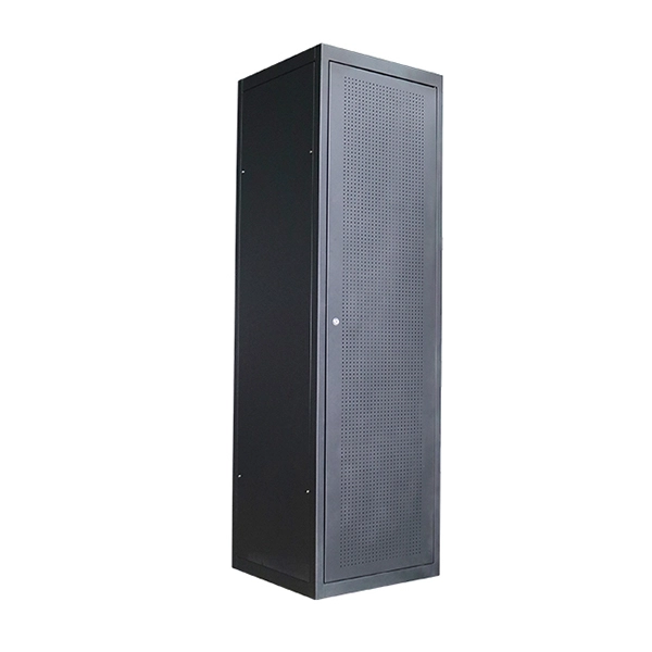 What model of circuit breaker is used in the distribution box 